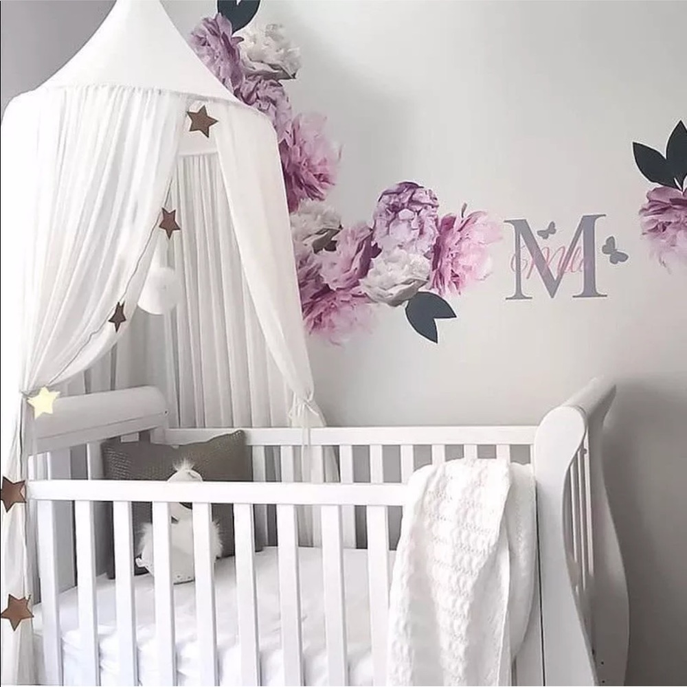 Brand new White crib/bed canopy